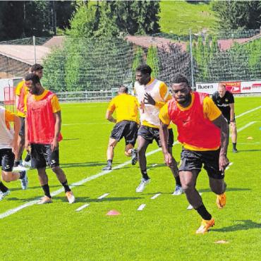 YB trainiert im Saanenland - Konditionstraining ohne Ball. FOTO: EUGEN DORNBIERER-HAUSWIRTH