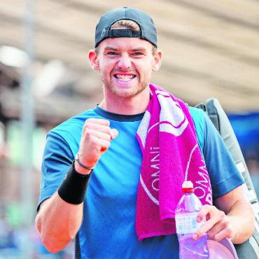Schweizer Emotionen, internationale Überraschungen – Gstaad kommt in Fahrt - Gstaad-Debüt geglückt: Der Schweizer Wildcard-Inhaber Jérôme Kym bezwang Calvin Hemery in drei Sätzen.