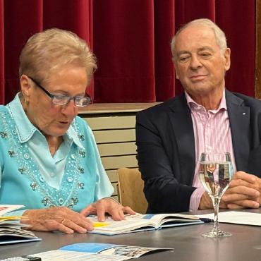 Bethli Küng – ein Denkmal für eine Saaner «Institution» - Hat das Vorwort zum Buch geschrieben: Alt-Bundesrat Adolf Ogi.