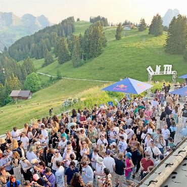 Zurück auf dem Eggli – der ON:TOP Daydance von Plausch Events - Ein Tag voller Musik, Begegnungen und guter Vibes – ON:TOP ist zurück und freut sich auf euch!