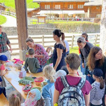 Frühlingsfest in Gsteig-Feutersoey - Am Frühlingsfest können sich die Kinder unter anderem auch schminken lassen.   FOTO: ZVG