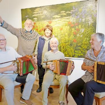 Ausstellungs-Derniere «Vom Spätherbst in die Adventszeit» - Die Hausmusik mit Ruedi Junker, Marianne Baumer und Maria Gilomen animierte zum einen oder anderen Tänzli. FOTOS: LUZIA WYSSEN