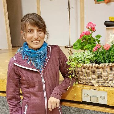 Fröhlicher Maiengruss vom Grubenchörli - Regisseurin Doris von Siebenthal. FOTOS: EUGEN DORNBIERER-Hauswirth