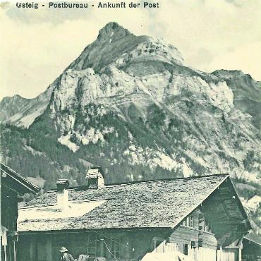 Postkutschenmodell von 1920 - Anton Rüesch versuchte ausfindig zu machen, in welchen Jahren die Postkutschen im Saanenland umherfuhren. Einer vagen Auskunft zufolge standen die Transportmöglichkeiten zwischen 1890 und 1923 im Einsatz. FOTO: JEAN-PIERRE UELTSCHI