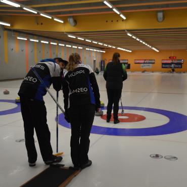 Sieg für Schweizer Team am Internationalen Curling Turnier Gstaad