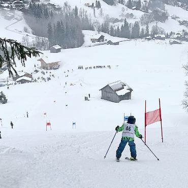 Jugend- und Clubrennen Gsteig-Feutersoey: Wenn die Kleinsten die Grössten sind! - Jeder und jede gab vollen Einsatz.
