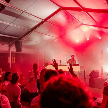 Klassikkonzert und Rave unter einem Dach sorgt für wechselseitige Begeisterung