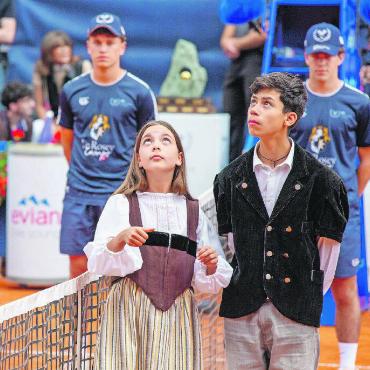 Swiss Open Gstaad 2024 in Bildern - Beide beobachten den Münzflug.