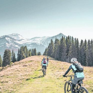 Herbsttourismus: deutlich mehr Logiernächte als noch vor der Pandemie - Gstaad Saanenland Tourismus zeigt sich zufrieden mit dem Herbst. FOTO: DESTINATION GSTAAD/YANNICK ROMAGNOLI