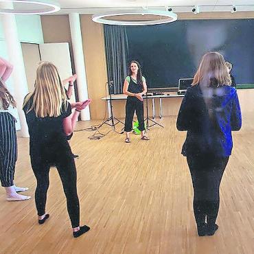 Was für ein Theater! - Workshop mit der erfahrenen Theaterpädagogin Maria Berchtold. FOTO: ZVG