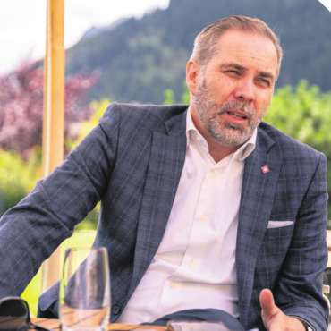 Martin Nydegger über Luxus, Authentizität und internationale Gäste - …und Martin Nydegger im Gespräch .
