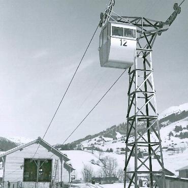 70 Jahre Gondelbahn Gstaad–Eggli - Im Februar 1955 bekam das Berner Oberland seine erste Gondelbahn. Sie führte von Gstaad auf das Eggli. FOTO: ZVG