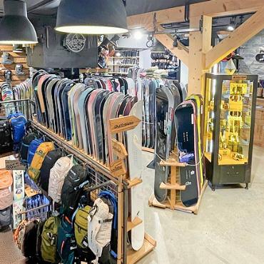 Im Pure lässt man wieder die Hosen runter! - «2 für 1»-Aktion im Pure Snowboard Shop. FOTO: ZVG
