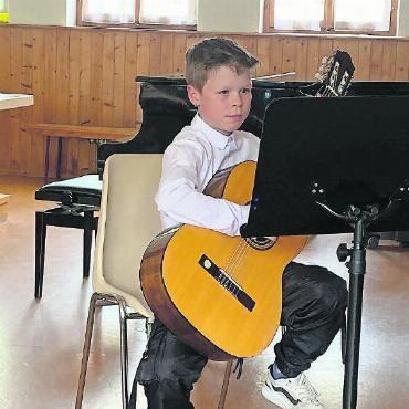 Erfolgreiche Certificats-Prüfungen - Luis Iseli, Gitarre.