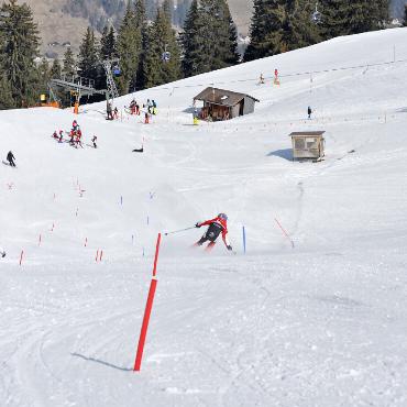 Saisonschluss für den Skiclub Schönried - Das Parallelrennen am Läger war nach
dem JO-Rennen sehr beliebt.    FOTOS: SKICLUB SCHÖNRIED