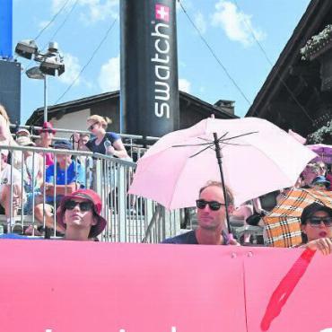 Sommer, Sonne, Stimmung: Swatch Beach Pro Gstaad 2023 - Schattenfreund: Beim Sonnenschutz geht er auf Nummer sicher.