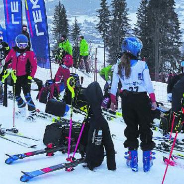 Saisonauftakt für Racing Center Huble - BOSV/Leki JO-Cup vom 4. Februar 2023 auf den Hublen, organisiert vom Skiclub Grund. FOTO: ZVG