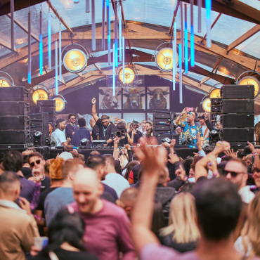 Grosse Party auf dem Eggli - Während zwei Tagen wurde auf dem Eggli getanzt: Das international bekannte Caprices Festival wurde erstmalig in Gstaad durchgeführt. (Foto: zvg)