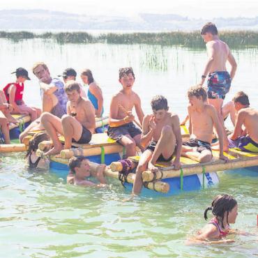Mit dem «Herr der Ringe» am Murtensee - Die selbstgebauten Flosse wurden fleissig genutzt.
