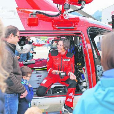 Rund 2600 Besucherinnen und Besucher auf der Basis Zweisimmen - Auch die Rettungssanitäterin Jacqueline Zbären hat so einiges zu erzählen.