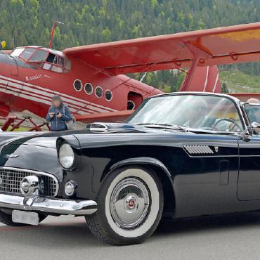 Donnernde Legenden im Saanenland – 50 Jahre Classic Thunderbird Club of Switzerland - Doppelt spektakulär: Donnervogel trifft Doppeldecker.