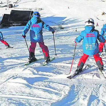 René Burri und Rolf von Grünigen in Vorstand gewählt - Auch diesen Winter zählt die JO Schönried wieder über 60 Kinder.