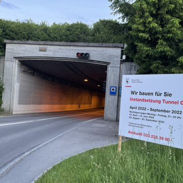 Freie Fahrt für ein paar Wochen - Die erste Etappe der Instandstellung ist abgeschlossen. Bis zum 29. August rollt der Verkehr auch nachts wieder durch den Tunnel.     (Foto: Anita Moser)