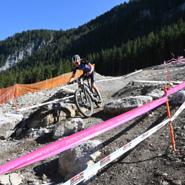 Mountainbikespektakel neben dem Gstaad Airport