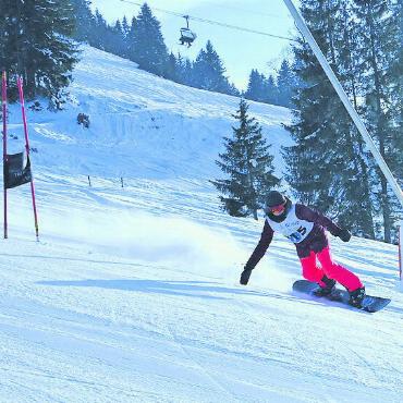 Zehn Jahre Kräftemessen im Auftrag der Freundschaft - Auch andere Schneesportgeräte waren willkommen.