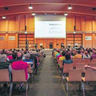 Spital Zweisimmen im Wandel: Was sich für die Bevölkerung ändert - Die Informationsveranstaltung der Spital STS AG und des Kantons Bern war gut besucht, doch einige Stühle blieben unbesetzt. FOTOS: JOCELYNE PAGE