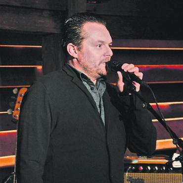 Schweizer Bluesgrösse im «Chlösterli» Gstaad - Gastgeber Martin Bieri begrüsste vor dem Konzert das Publikum.