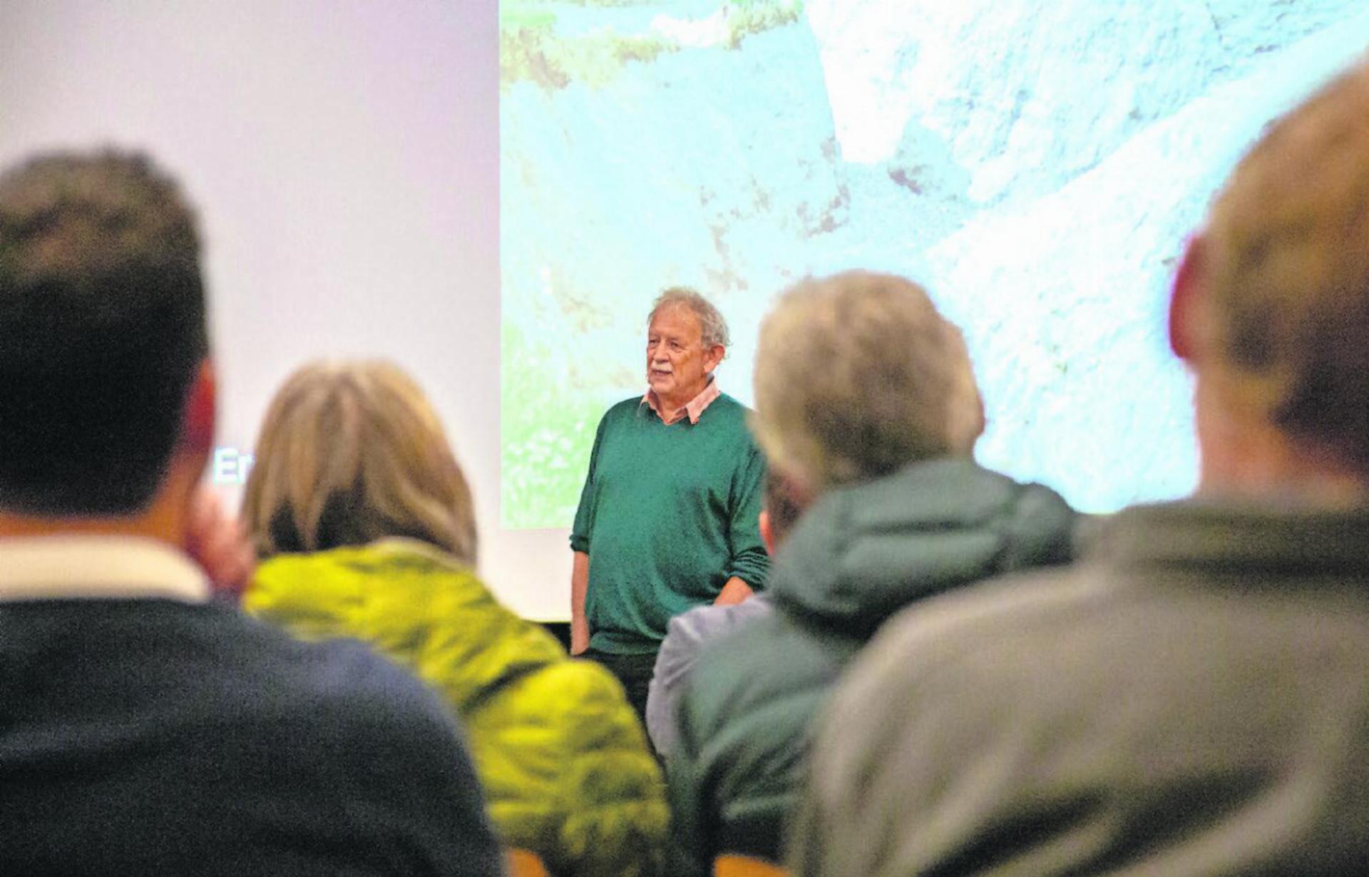 Hans-Jörg Moser führte das Publikum in die Welt der Geologie ein. FOTOS: JOCELYNE PAGE