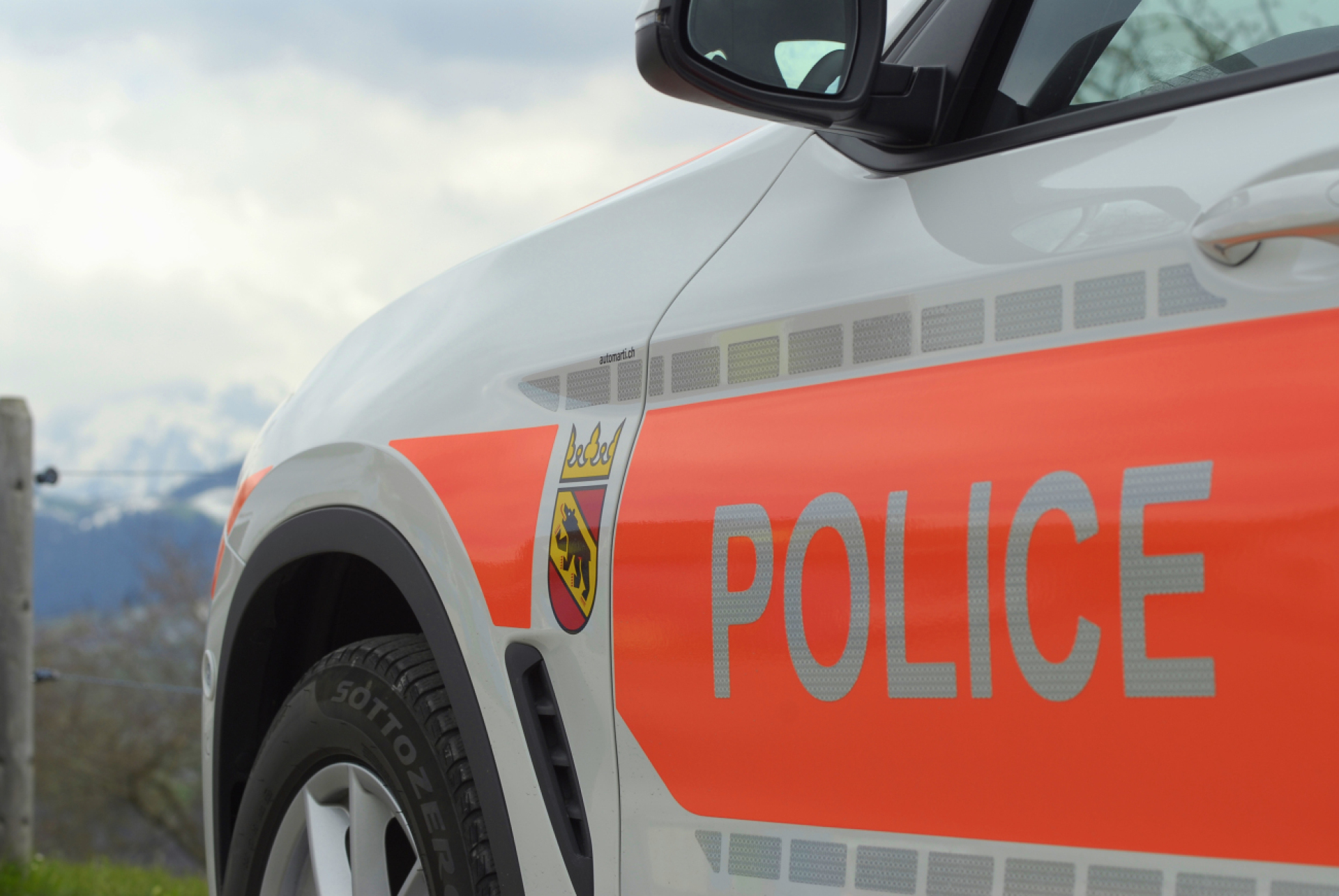 Polizei nach Drohung an Schule in Zweisimmen vor Ort - Das Bild wird blockiert. – Möglicherweise durch einen aktiven Adblocker.