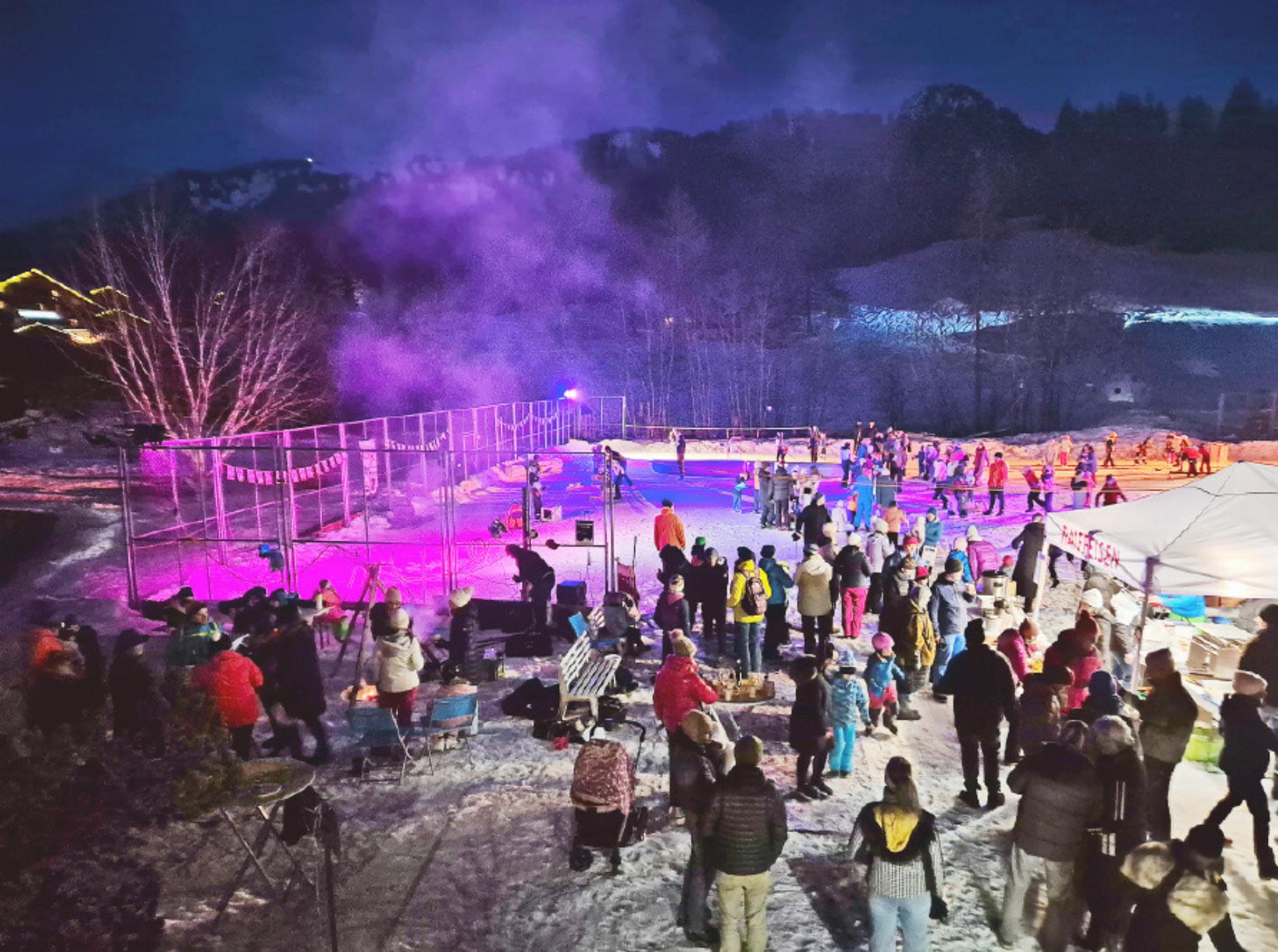 Fröhliches Gewusel auf dem Eis - Das Bild wird blockiert. – Möglicherweise durch einen aktiven Adblocker.