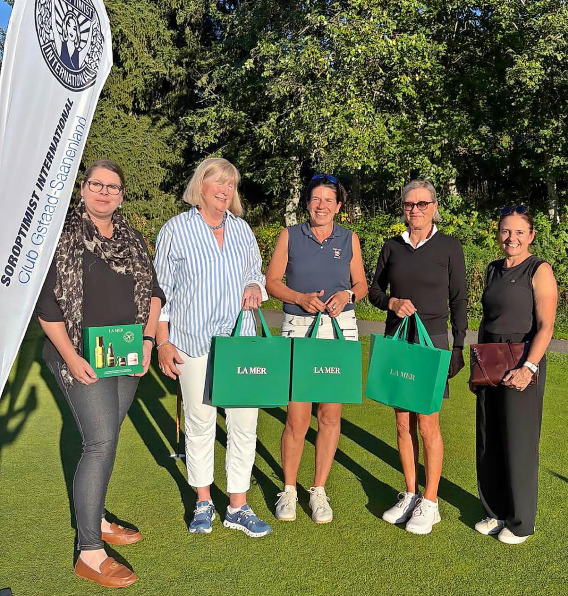 Golf spielen für einen guten Zweck - Das Bild wird blockiert. – Möglicherweise durch einen aktiven Adblocker.