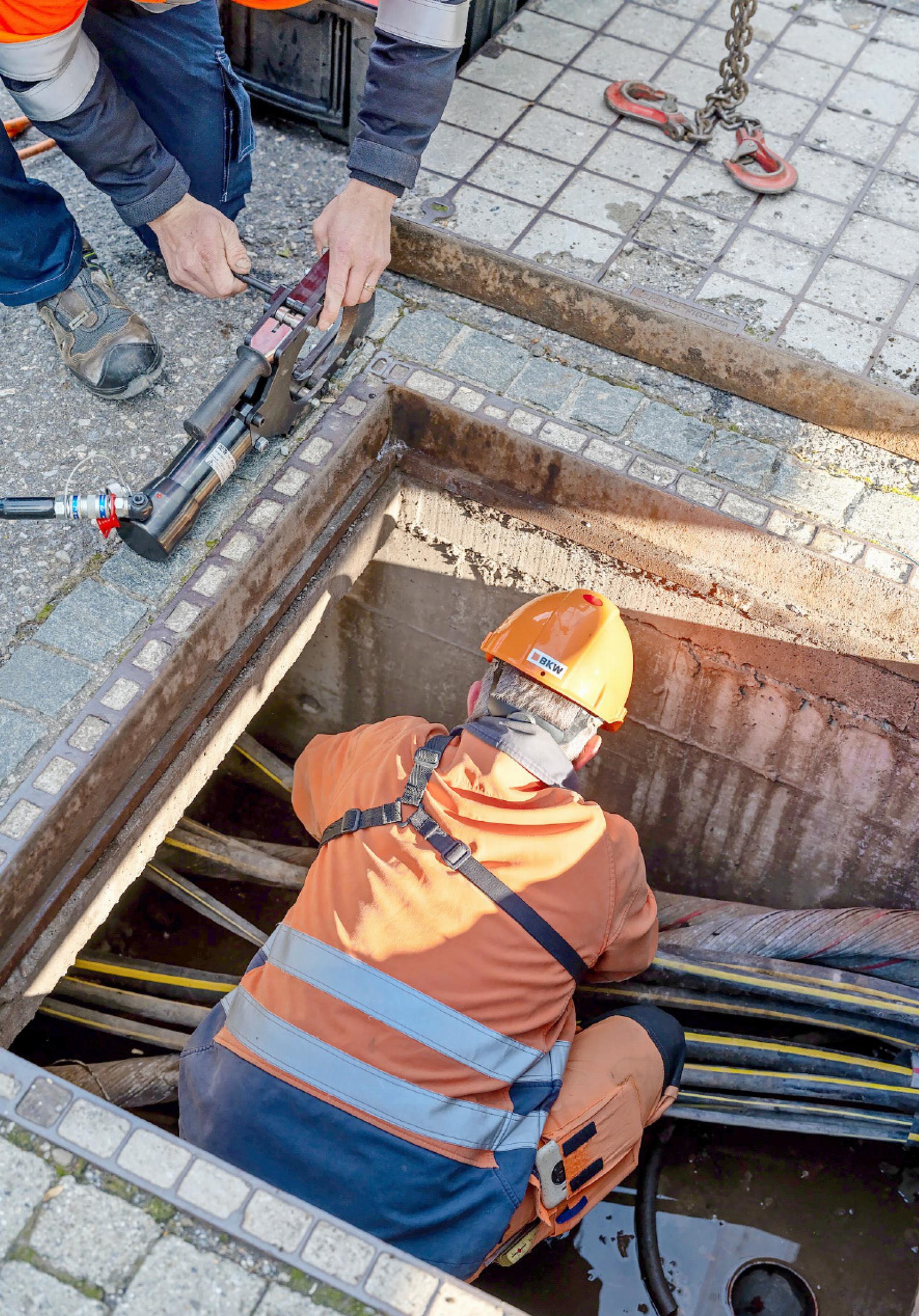 Nach Hangrutsch in Lauenen: Die BKW wechselt das unterirdische Stromkabel aus