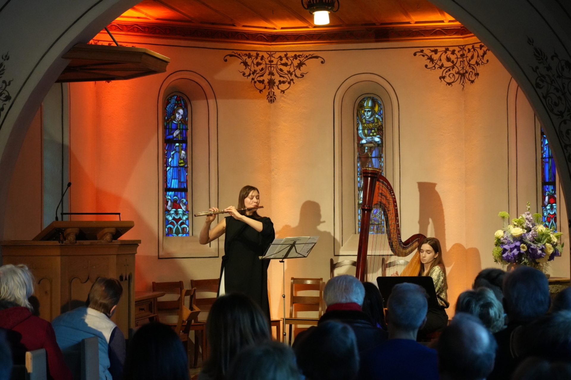 Querflöte und Harfe im Einklang - Das Bild wird blockiert. – Möglicherweise durch einen aktiven Adblocker.