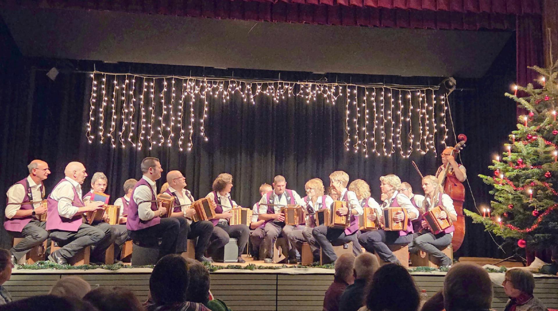 Musik und Bräzeliduft lagen in der Luft - Das Bild wird blockiert. – Möglicherweise durch einen aktiven Adblocker.