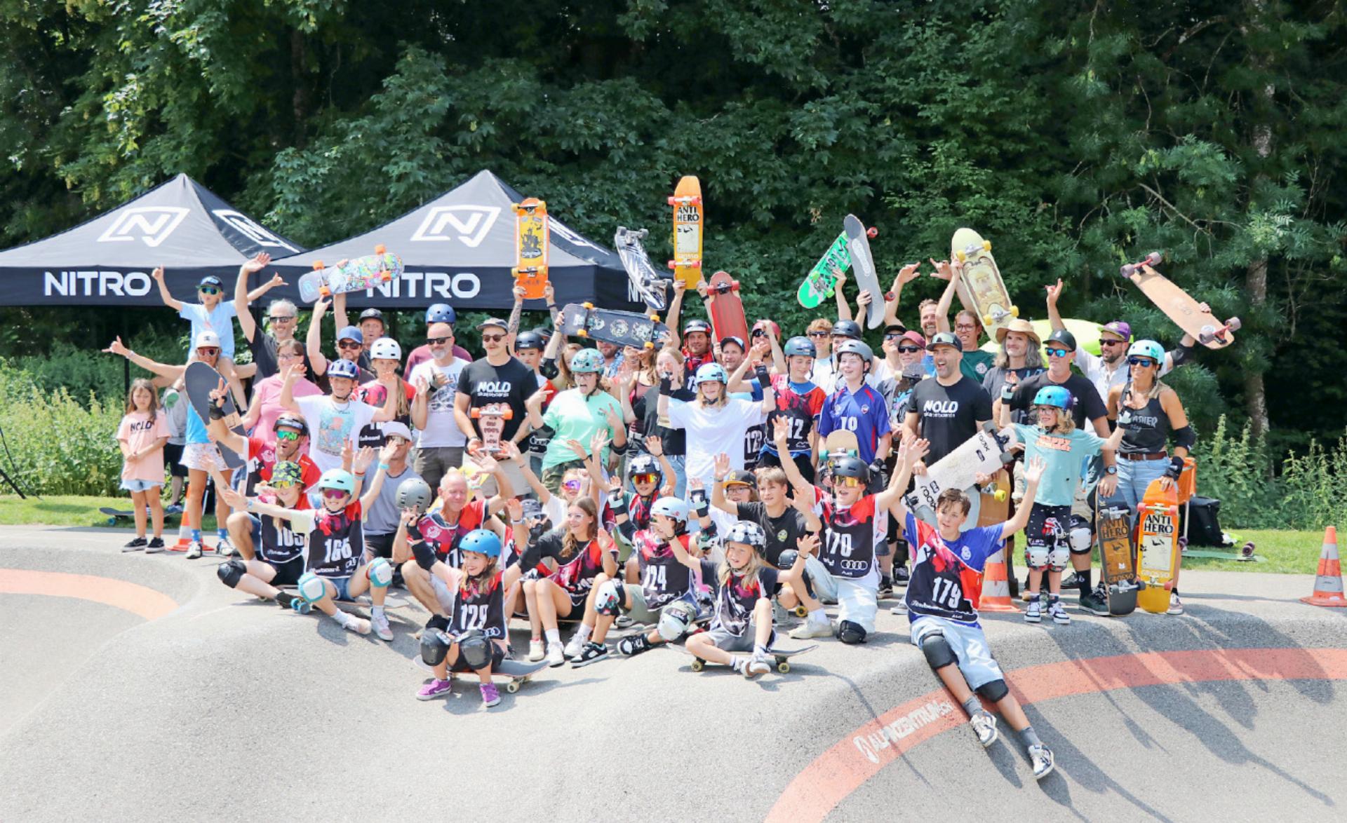 Skateboardspektakel auf dem Pumptrack