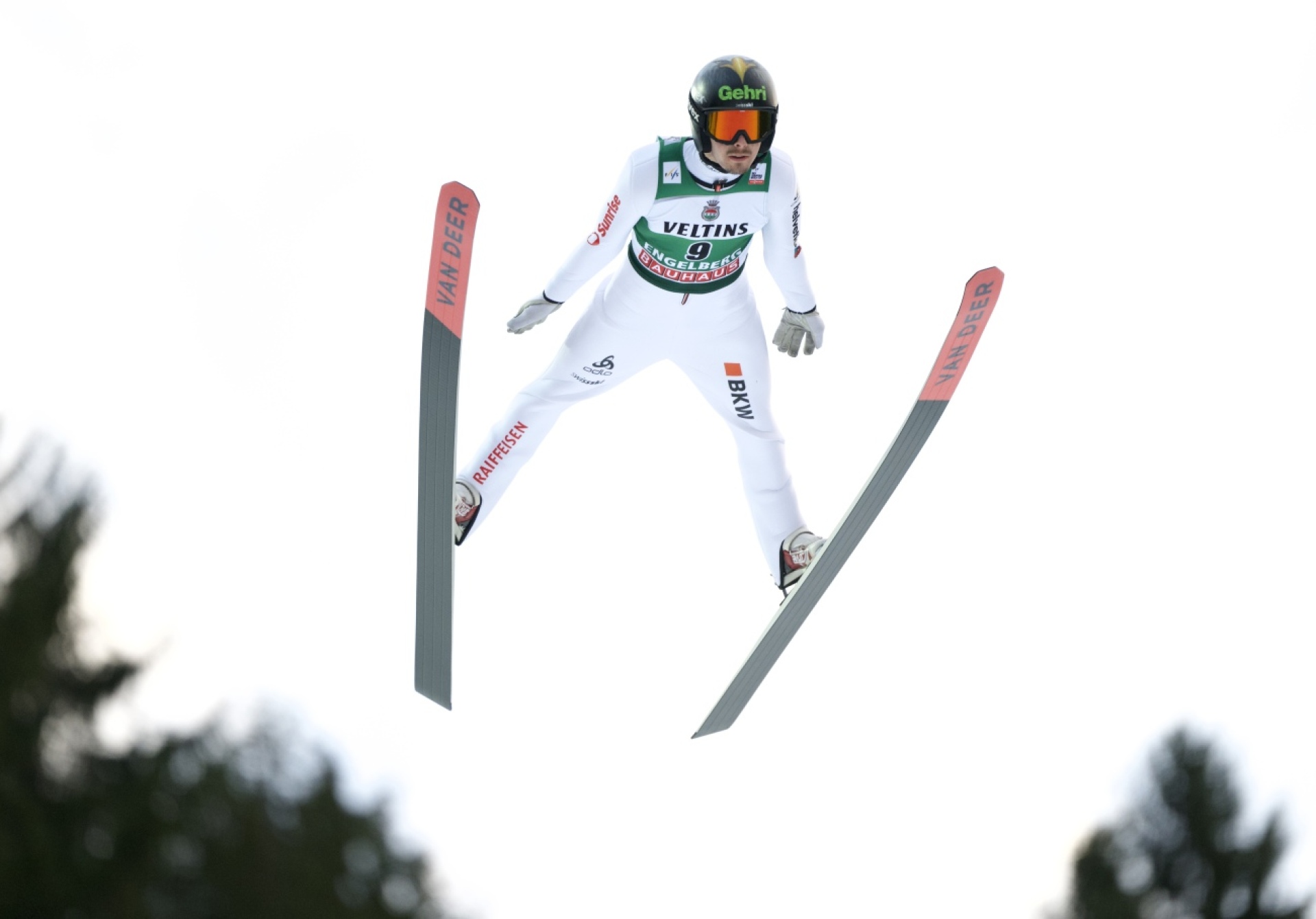 Sandro Hauswirth springt als bester Schweizer zum Karriere-Bestresultat - Das Bild wird blockiert. – Möglicherweise durch einen aktiven Adblocker.