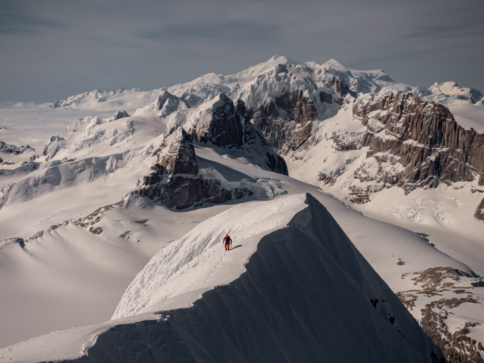Imposante Natur, die ehrfürchtig macht: Der Profialpinist Stephan Siegrist offenbaren sich bei seinen Touren die schönsten Bergpanoramen. (Fotos: Stephan Siegrist)