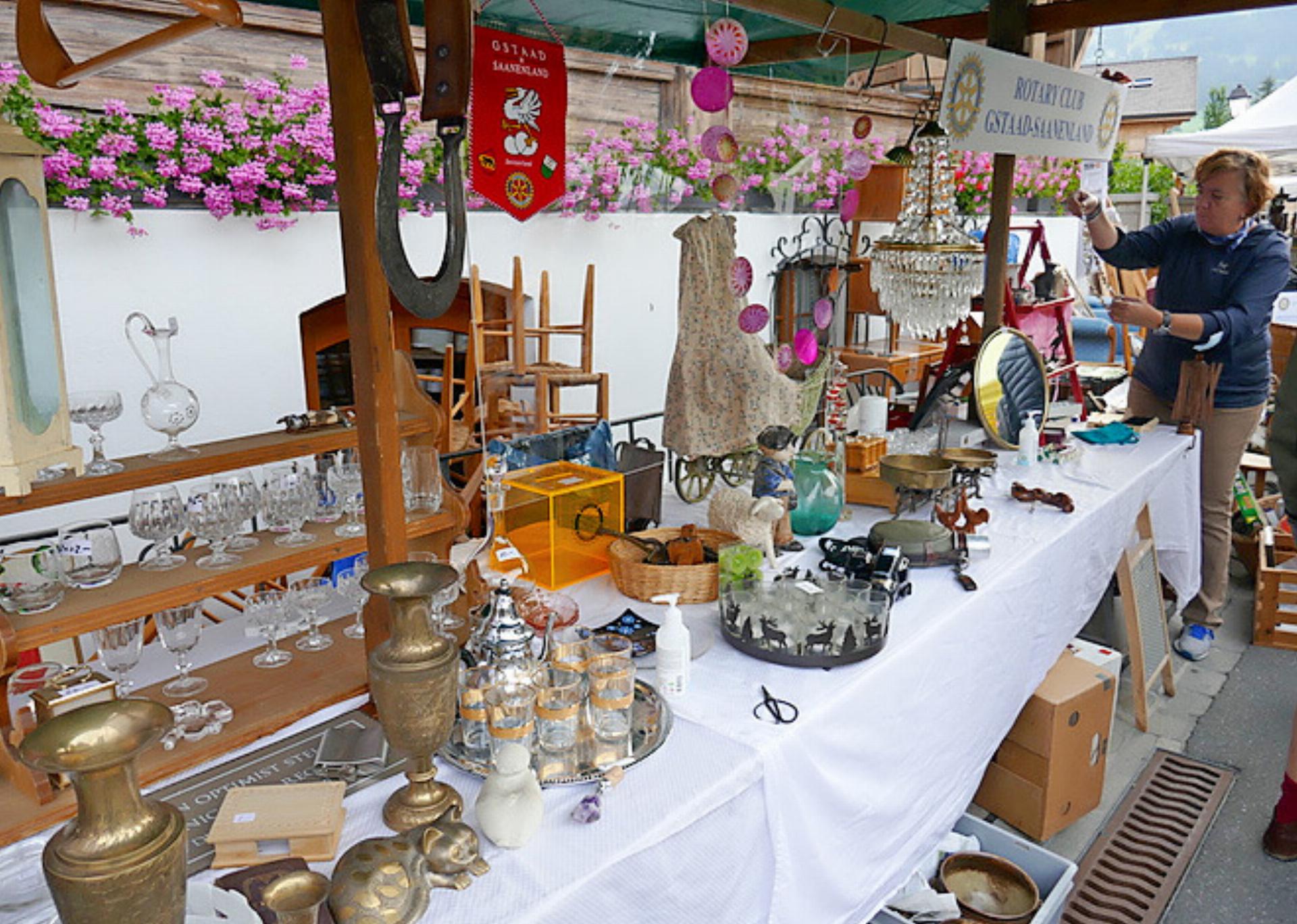 Rotary Club Gstaad-Saanenland an der Brocante – für Mine-ex