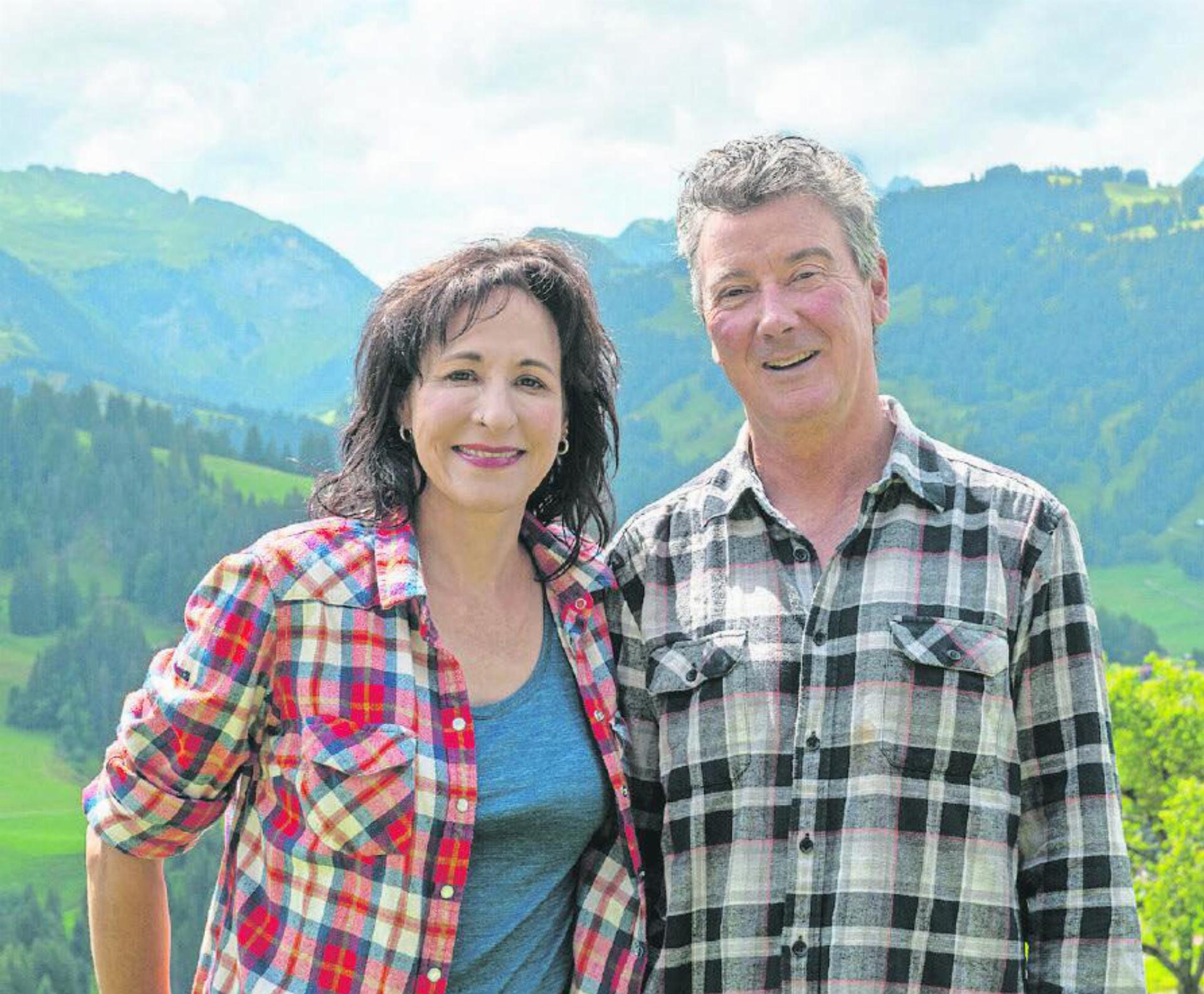 Gemeinsam gingen Sabine Reber und Pascal Stern über Stock und Stein, um das Buch «Wandern für die Seele – Wohlfühlwege Berner Oberland» zu realisieren. FOTO: BLANCA BURRI