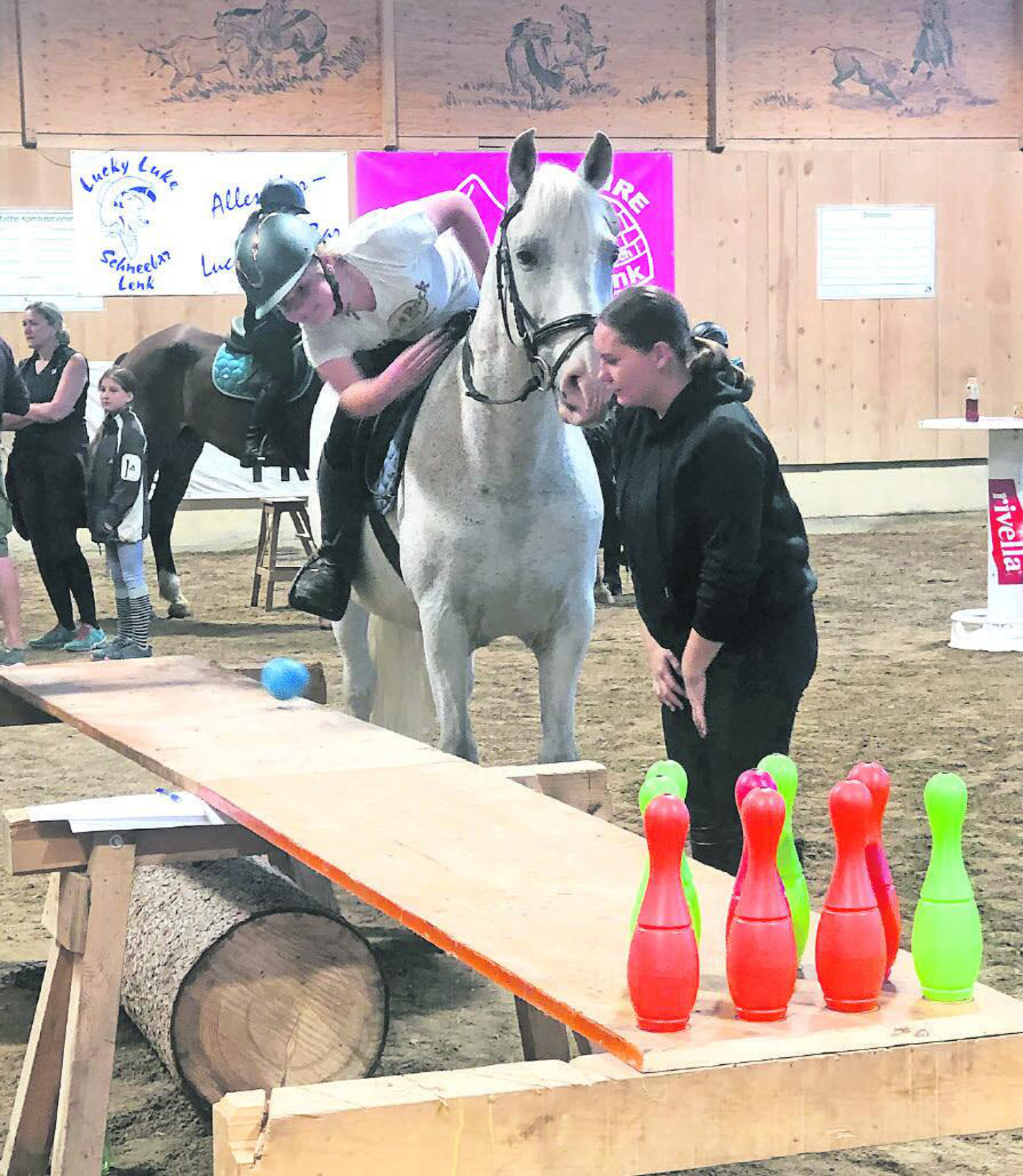 Reiten und biken an der 10. Gymkhana