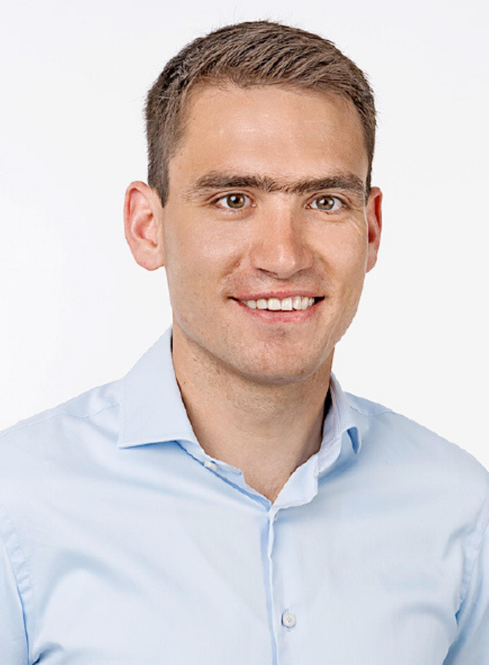 Simon Bach - Das Bild wird blockiert. – Möglicherweise durch einen aktiven Adblocker.