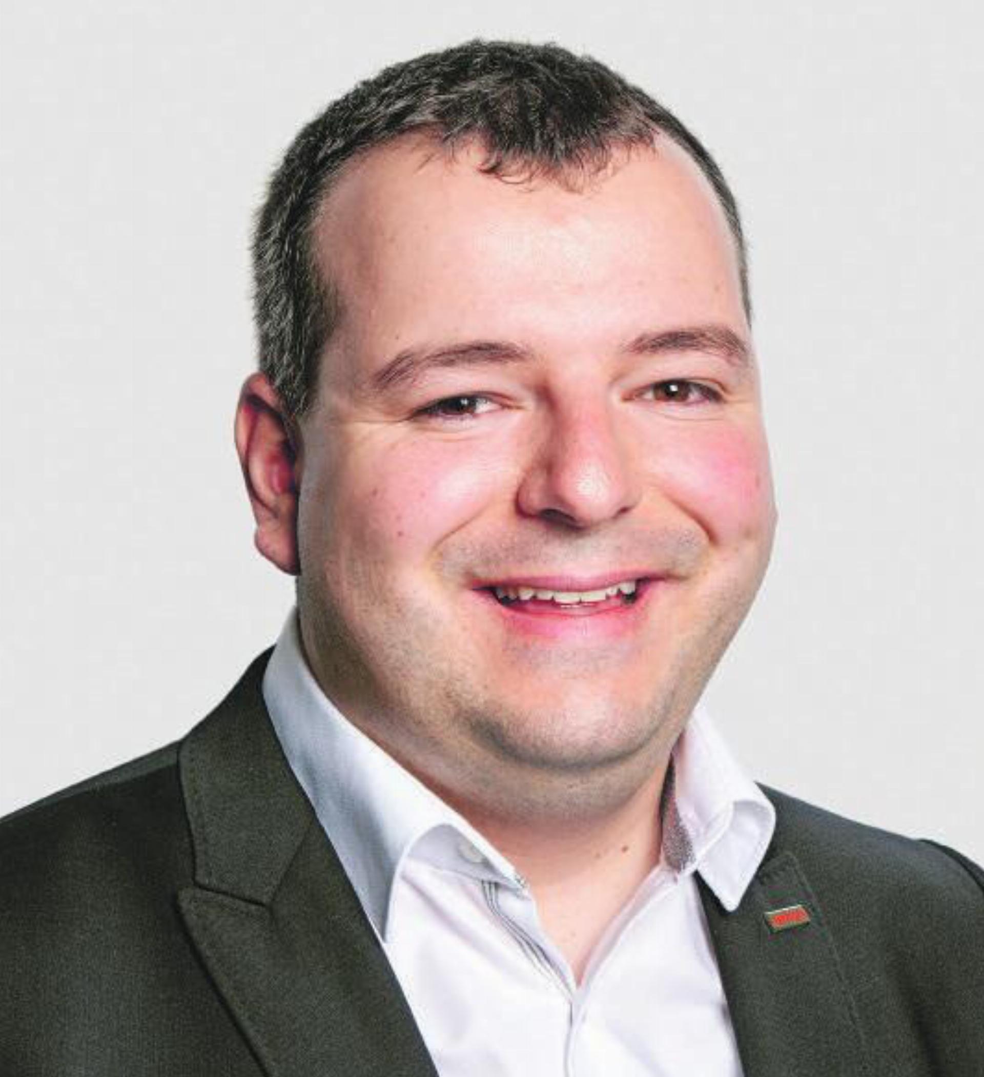 Neuer Elan und gelebte Nähe – ein Jahr mit Michael Dänzer an der Spitze der Raiffeisenbank Obersimmental-Saanenland - Das Bild wird blockiert. – Möglicherweise durch einen aktiven Adblocker.