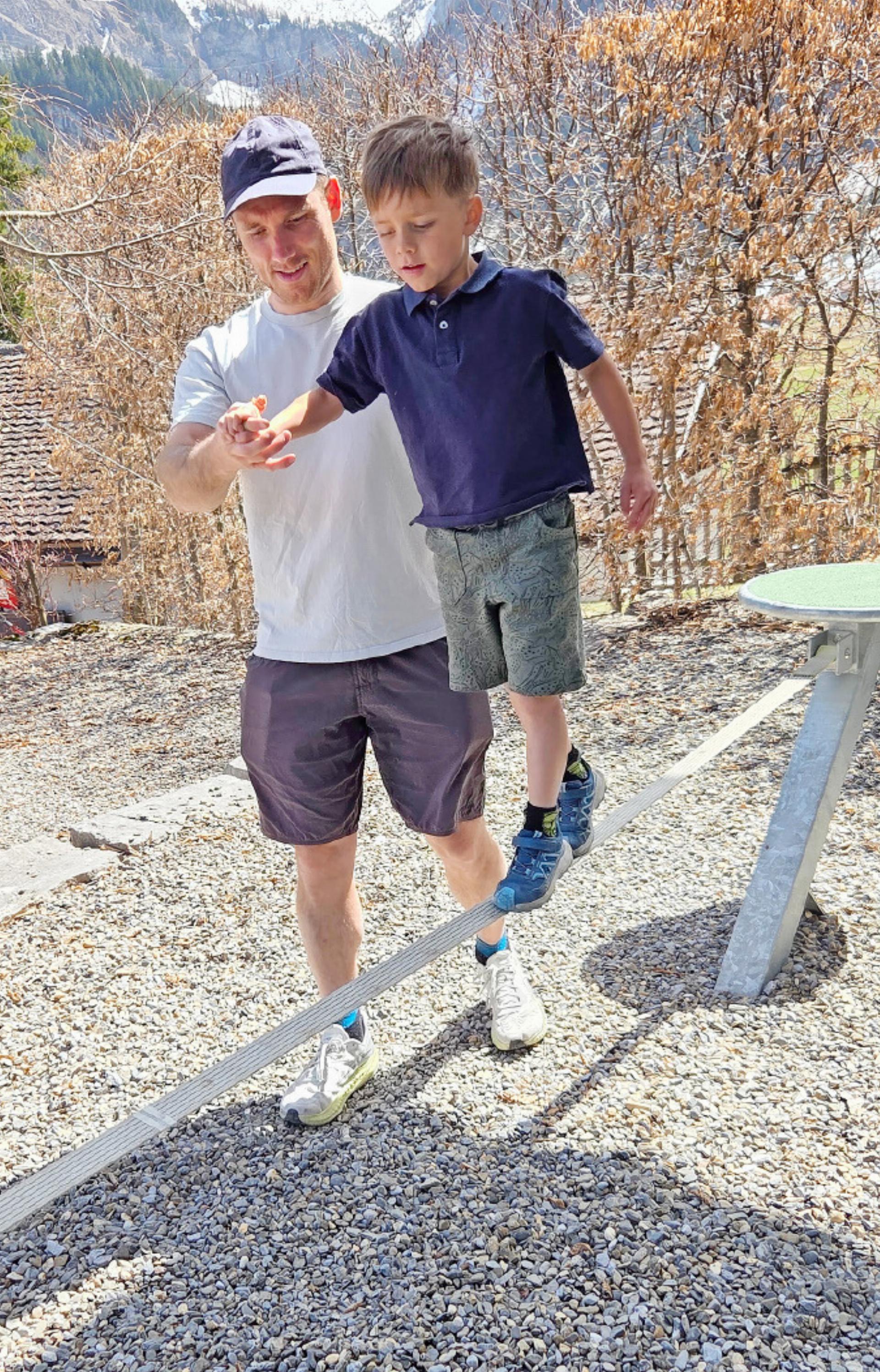 Ein Paradies für Gross und Klein auf dem Pfarrmätteli im Gsteig - Das Bild wird blockiert. – Möglicherweise durch einen aktiven Adblocker.