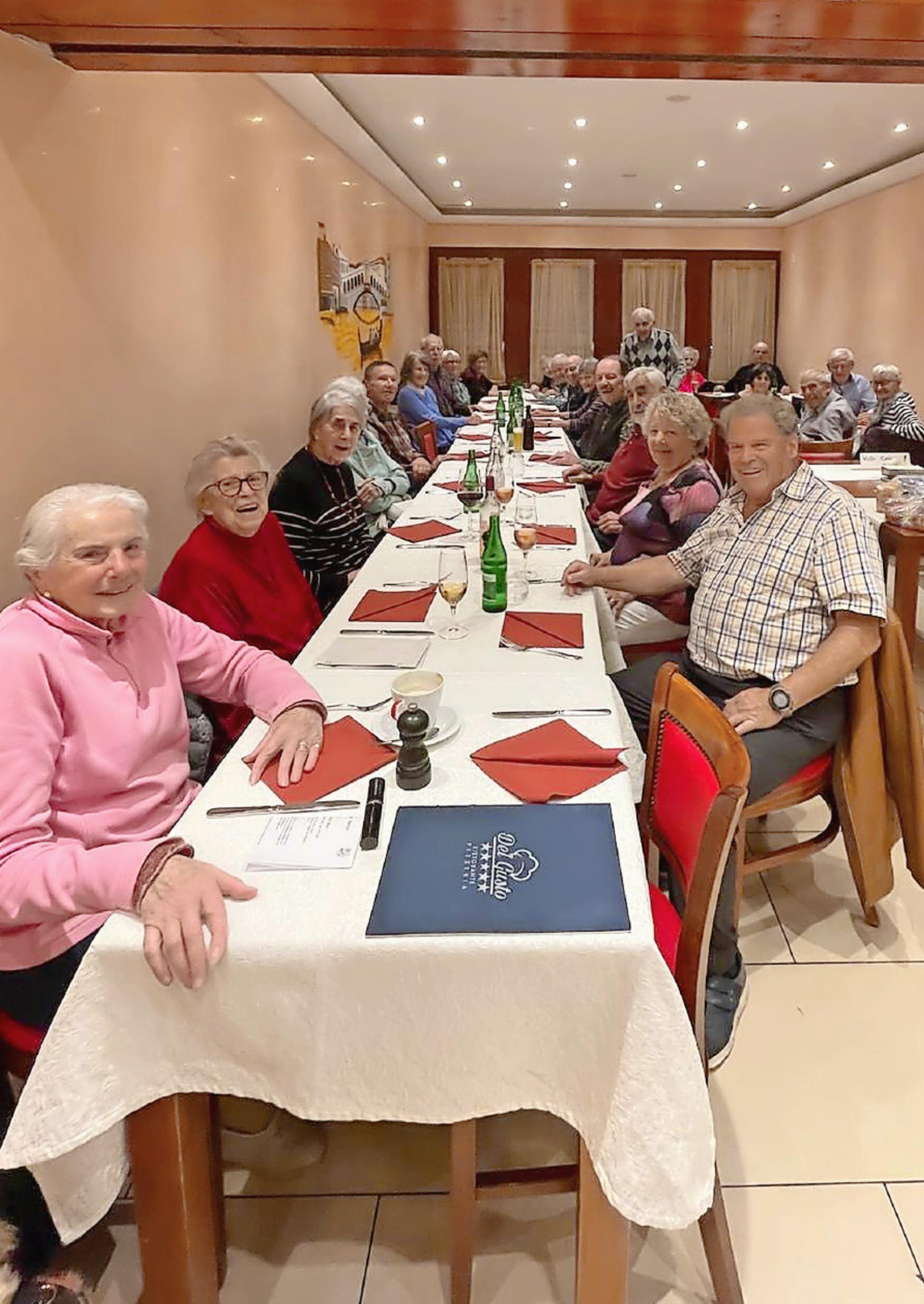 Treffen der «heruntergekommenen» Saaner:innen - Das Bild wird blockiert. – Möglicherweise durch einen aktiven Adblocker.