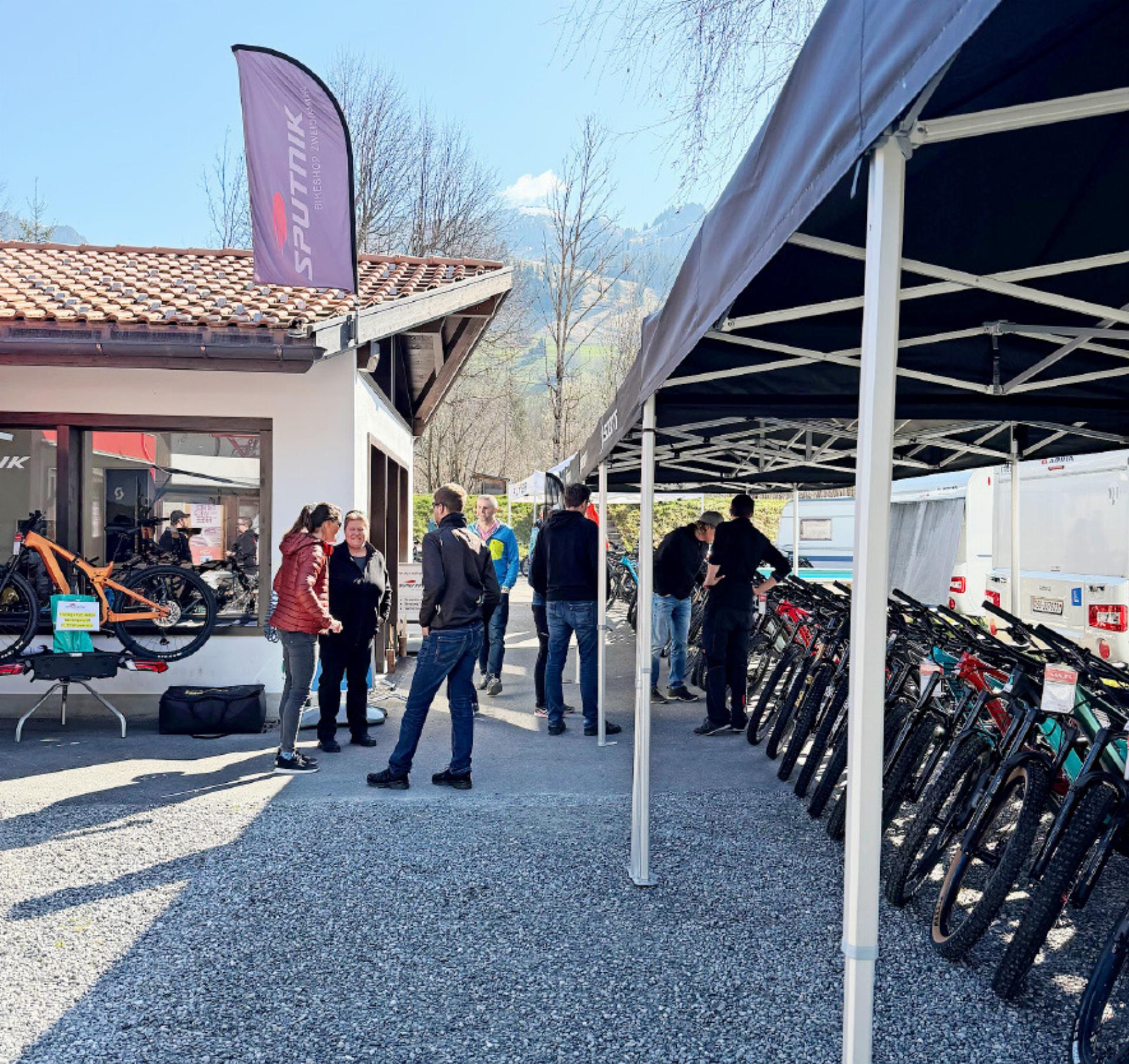 Bikeausstellung im Sputnik Bikeshop Zweisimmen - Das Bild wird blockiert. – Möglicherweise durch einen aktiven Adblocker.