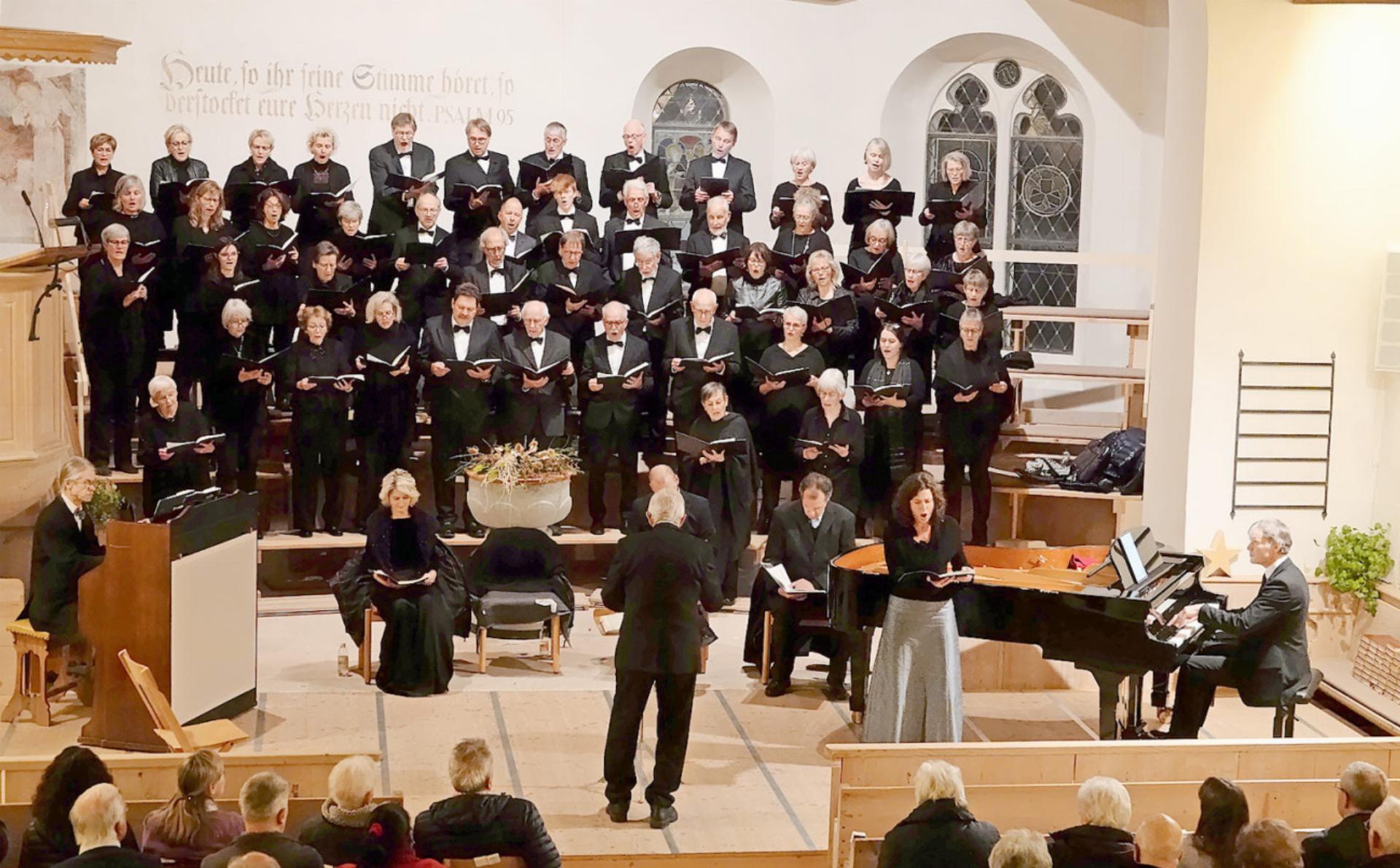 Vokale Offenbarung mit speziellen Klangfarben von Konzertflügel und Harmonium